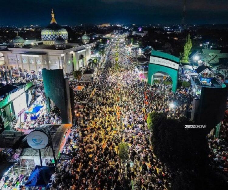 Lautan Manusia Bergelombang di Haul Abah Guru Sekumpul