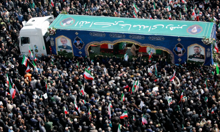 Warga Iran Menyemut, Iringi Pemakaman Ali Larijani